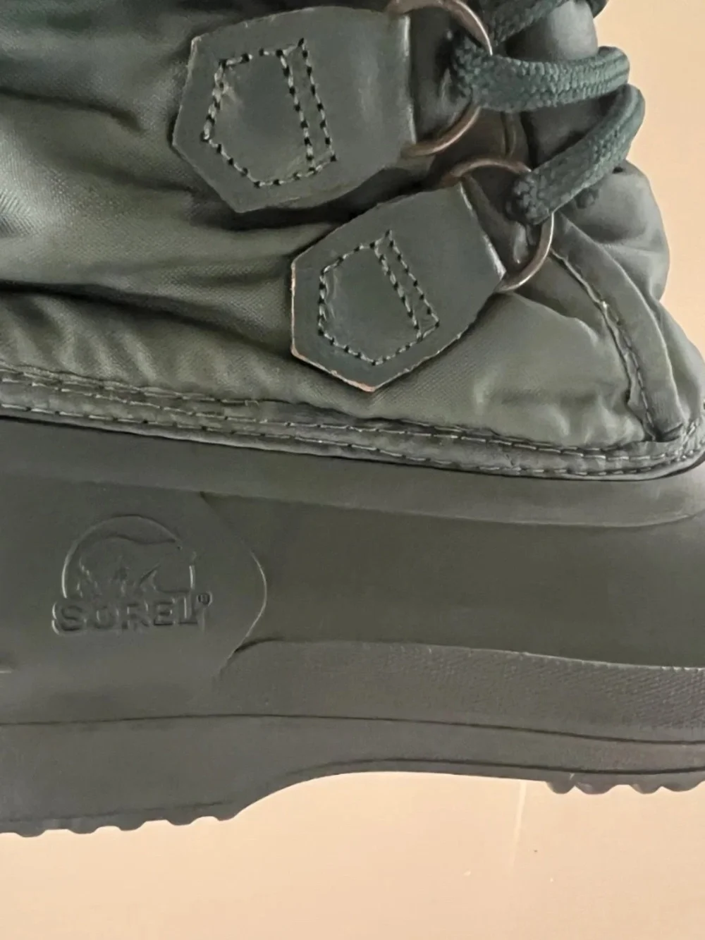 Sorel Dark Green Snow Boots Womens Size 8